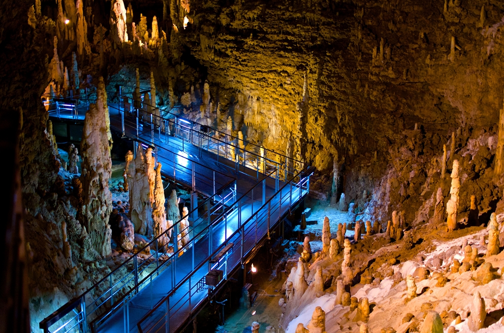 Gyokusendo Cave panoramio